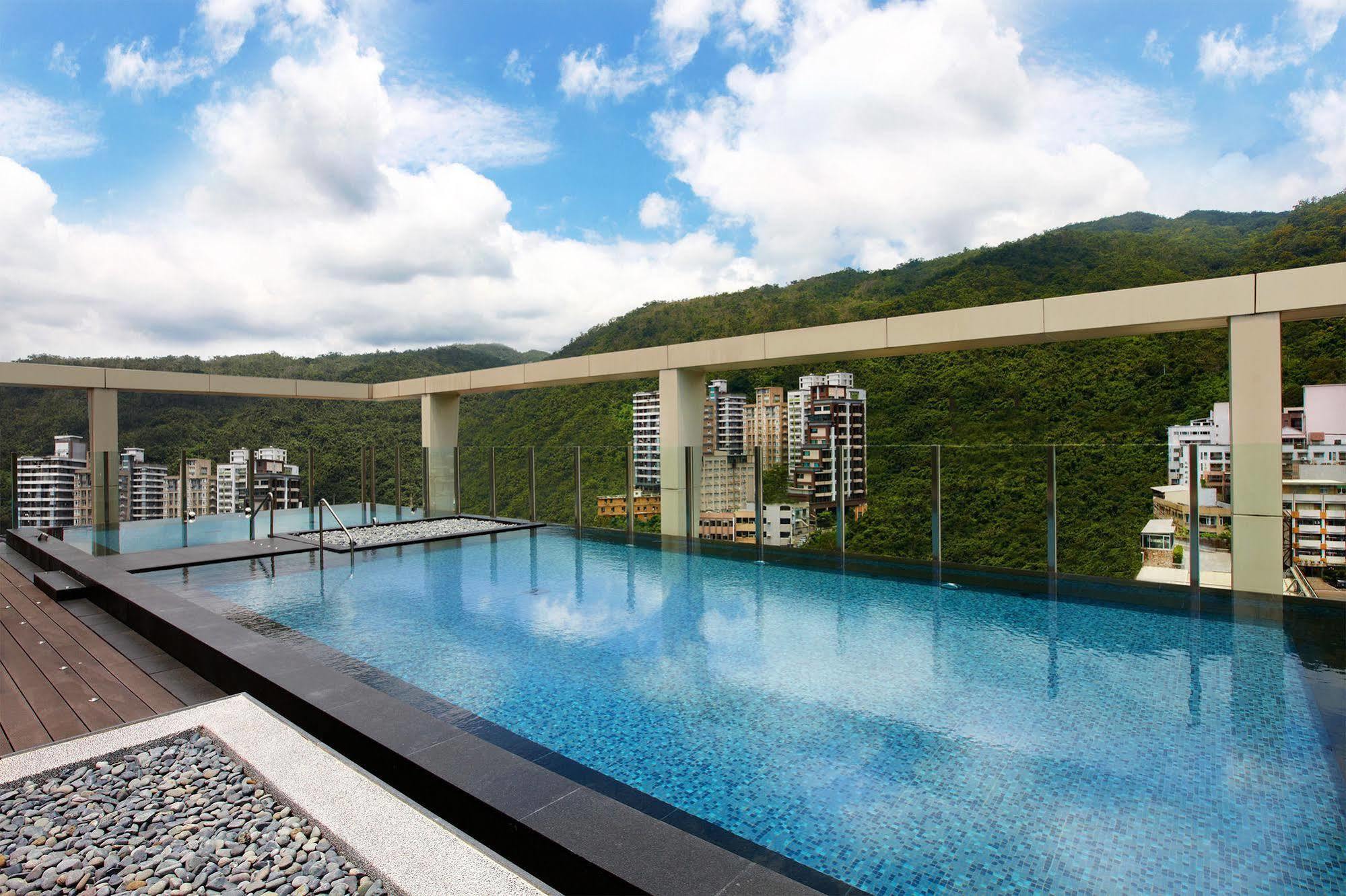 礁溪晶泉丰旅 Wellspring By Silks Jiaoxi Hotel Exterior photo The swimming pool at the rooftop